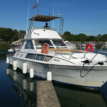 Blue Fin 2 Botel Agde