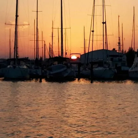 Botel Blue Fin 2