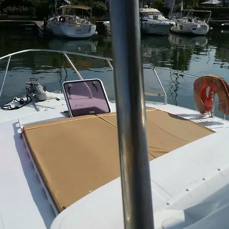 Blue Fin 2 Botel