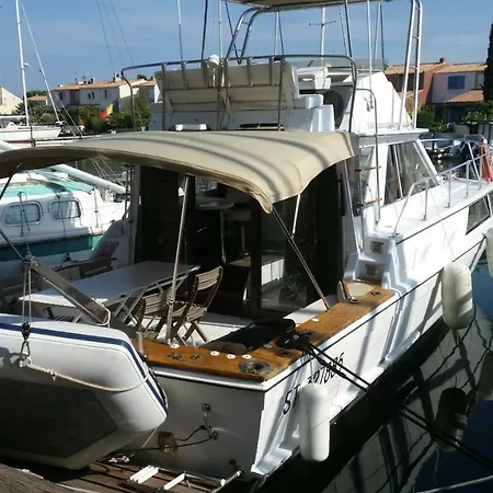 Botel Blue Fin 2 *