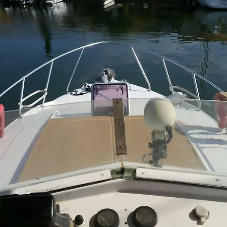 Blue Fin 2 Botel Agde