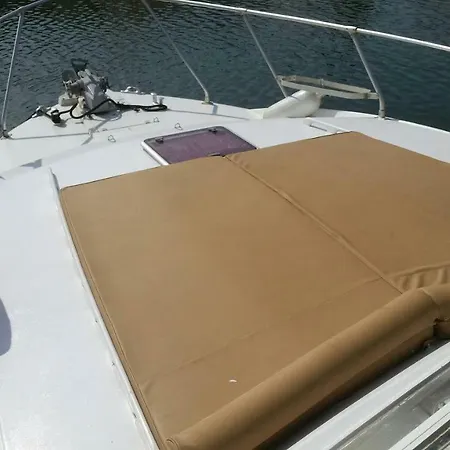 Botel Blue Fin 2 Agde