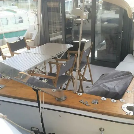 Blue Fin 2 Botel *